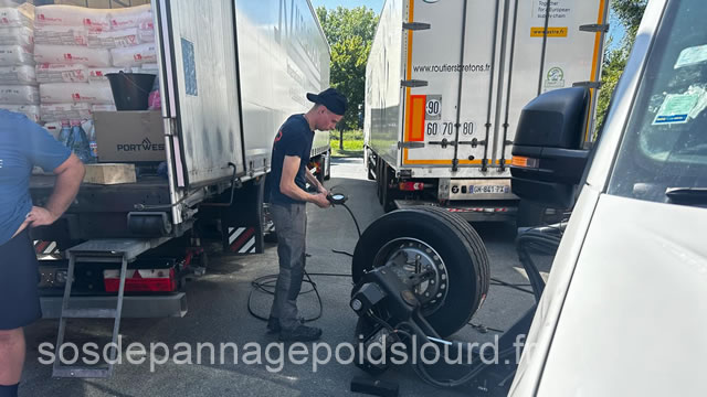 Dépannage pneu poids lourd bus camion autocar tracteur dépannage pneu poids lourd bus camion autocar tracteur